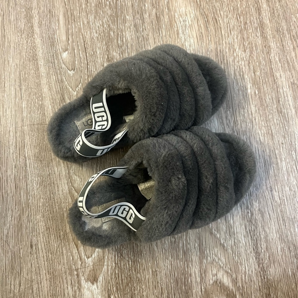 Ugg slide size 6